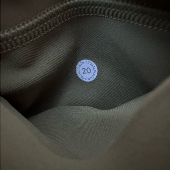 Lululemon Swift Speed High-Rise Crop 21"
Bronze Green size 20 - Picture 9 of 11
